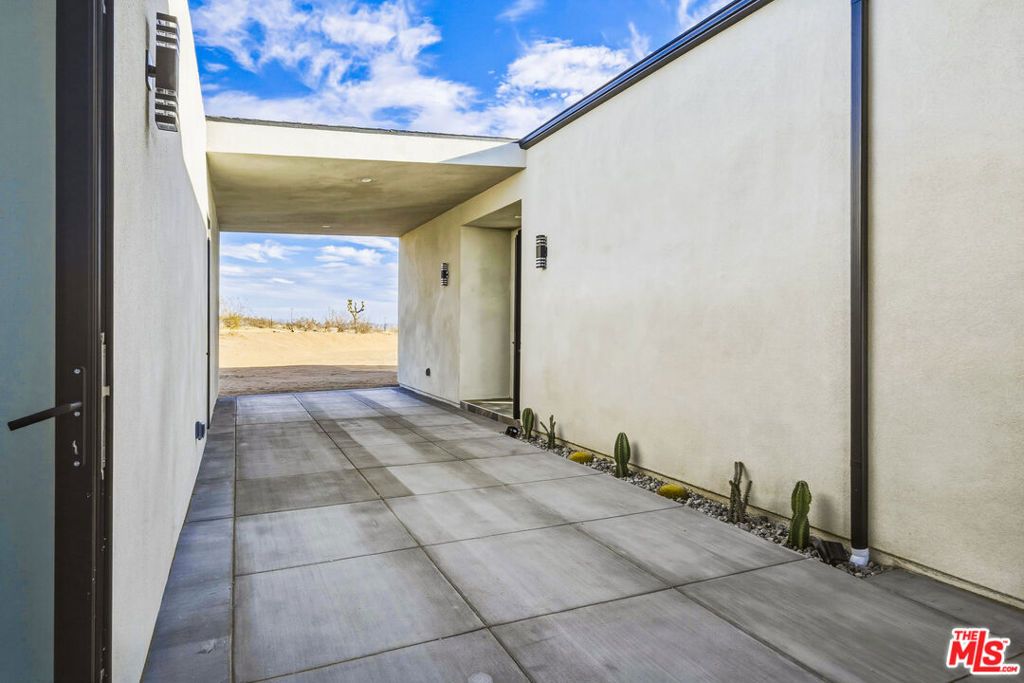 Image 35 of property listing at 250 Ducor Avenue, Landers, CA 92284