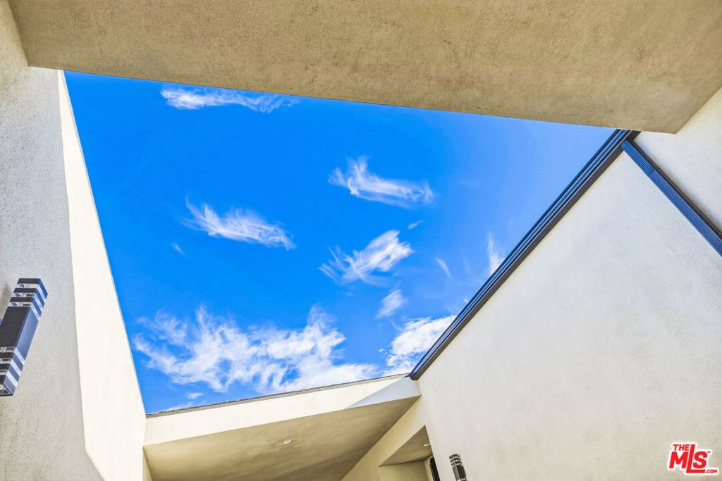 Image 36 of property listing at 250 Ducor Avenue, Landers, CA 92284