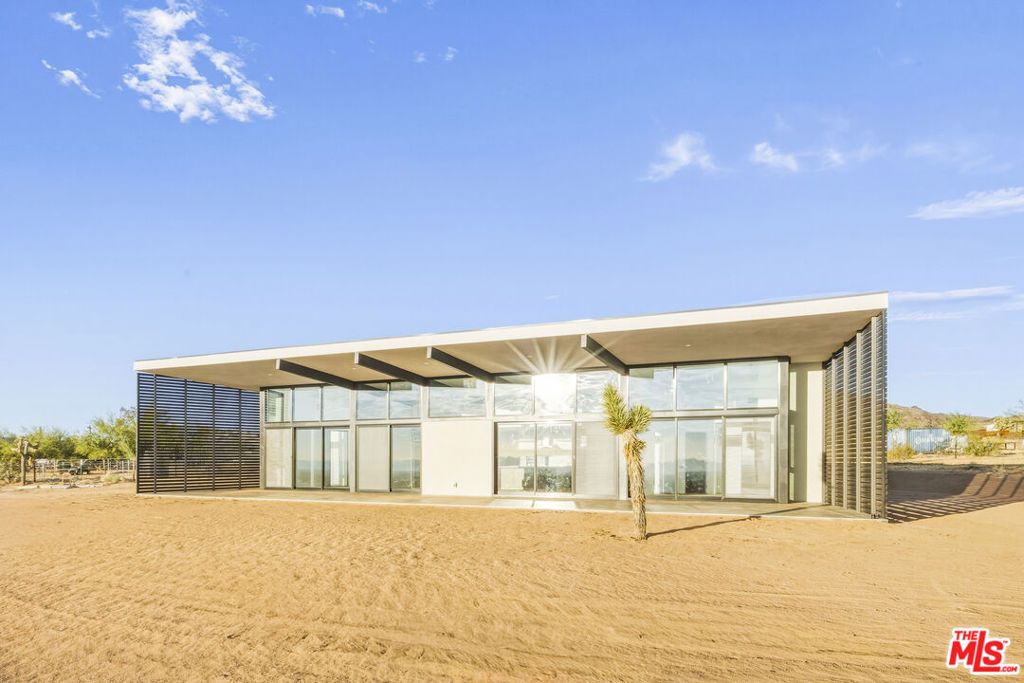 Image 6 of property listing at 250 Ducor Avenue, Landers, CA 92284