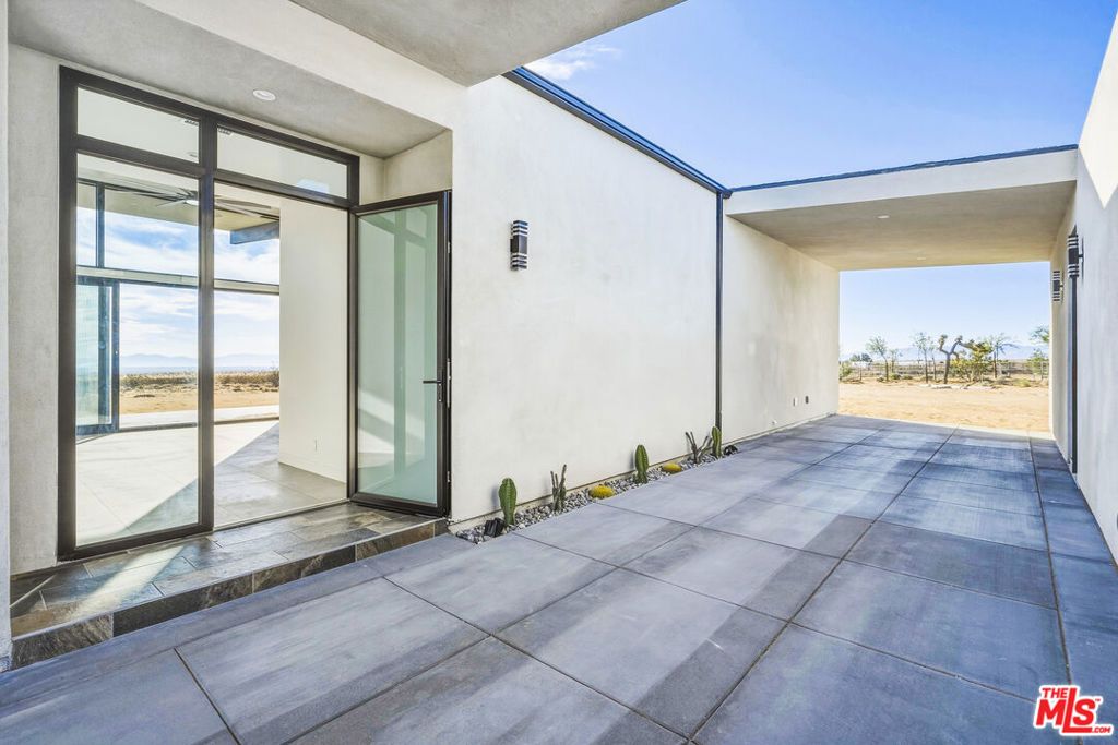 Image 9 of property listing at 250 Ducor Avenue, Landers, CA 92284