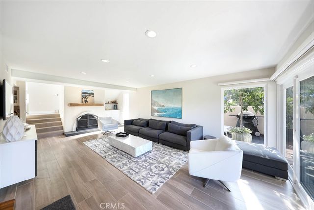 406 Carlotta, Newport Beach, CA 92660