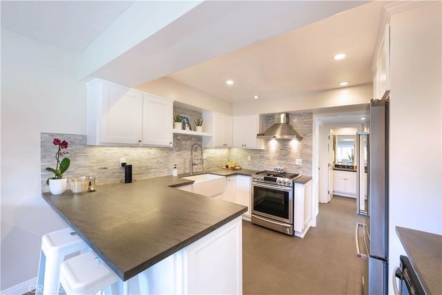 406 Carlotta, Newport Beach, CA 92660