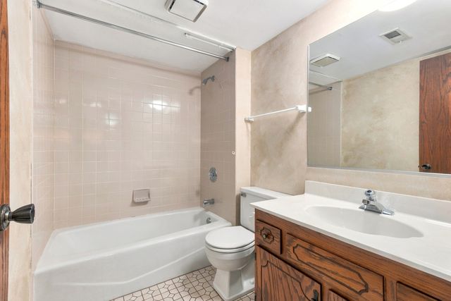 15651 Garden View Court 2D, Orland Park, IL 60462