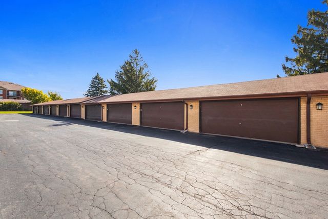 15651 Garden View Court 2D, Orland Park, IL 60462