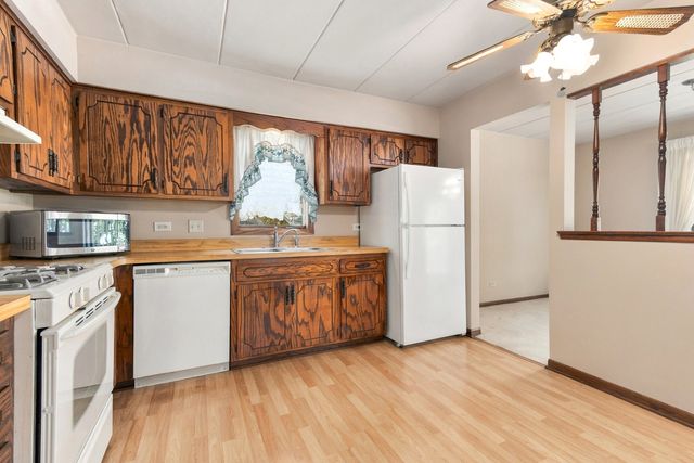 15651 Garden View Court 2D, Orland Park, IL 60462