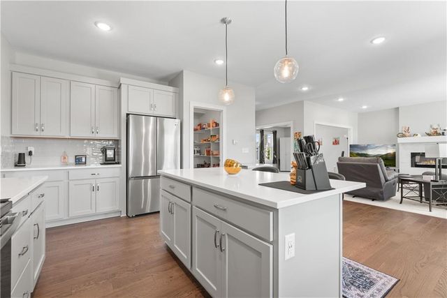 1717 SW Hightown Drive, Lee's Summit, MO 64082