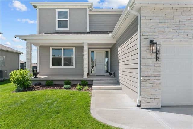 1717 SW Hightown Drive, Lee's Summit, MO 64082