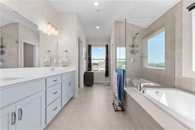 1717 SW Hightown Drive, Lee's Summit, MO 64082