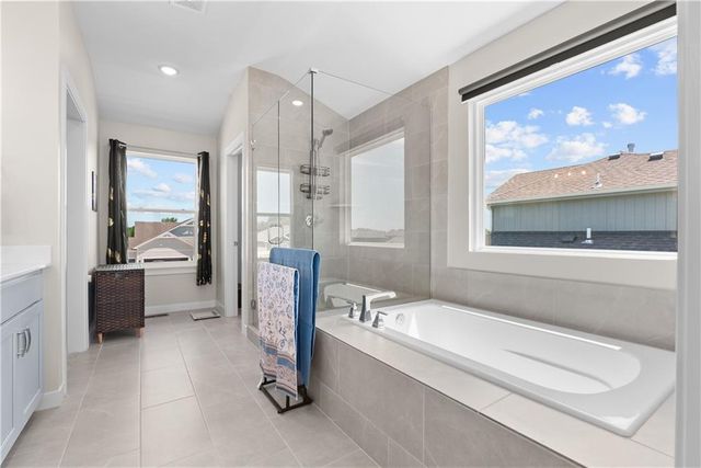 1717 SW Hightown Drive, Lee's Summit, MO 64082