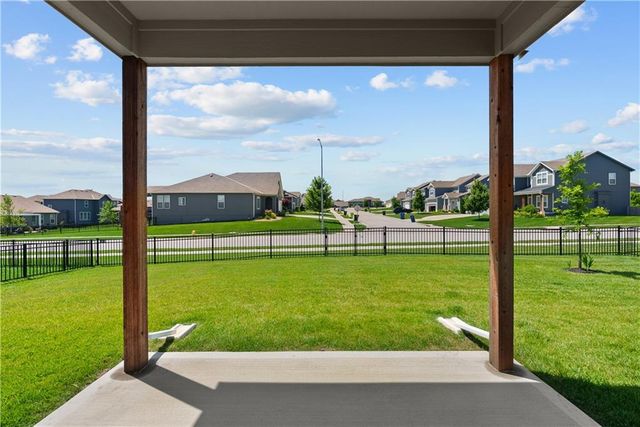 1717 SW Hightown Drive, Lee's Summit, MO 64082