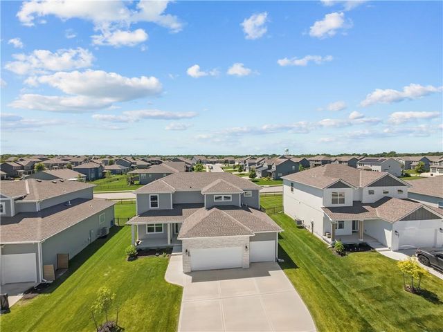 1717 SW Hightown Drive, Lee's Summit, MO 64082