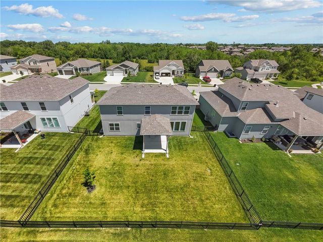1717 SW Hightown Drive, Lee's Summit, MO 64082