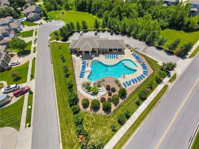 1717 SW Hightown Drive, Lee's Summit, MO 64082