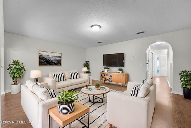 7398 PALM HILLS Drive, Jacksonville, FL 32244