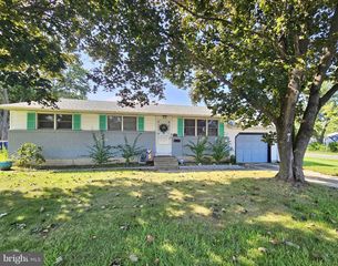 1105 WHITE OAK RD, Dover, DE 19901