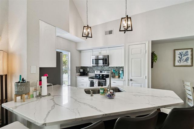 9064 LAKE CHASE ISLAND WAY, Tampa, FL 33626