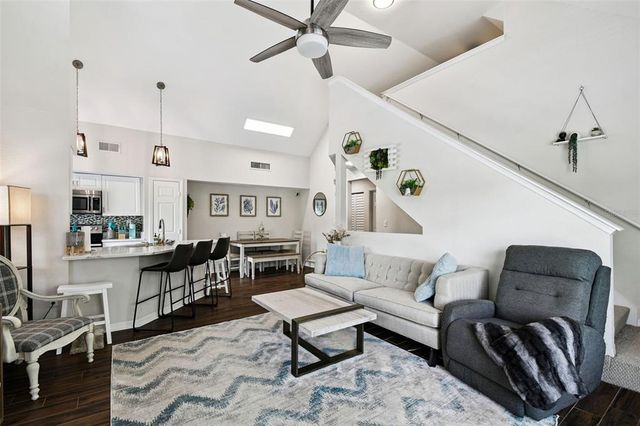 9064 LAKE CHASE ISLAND WAY, Tampa, FL 33626