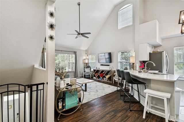9064 LAKE CHASE ISLAND WAY, Tampa, FL 33626