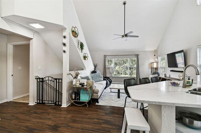 9064 LAKE CHASE ISLAND WAY, Tampa, FL 33626