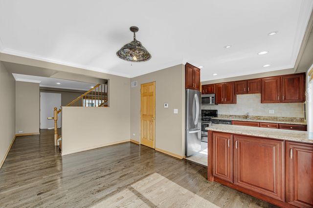 662 Carriage Hill Drive, Glenview, IL 60025