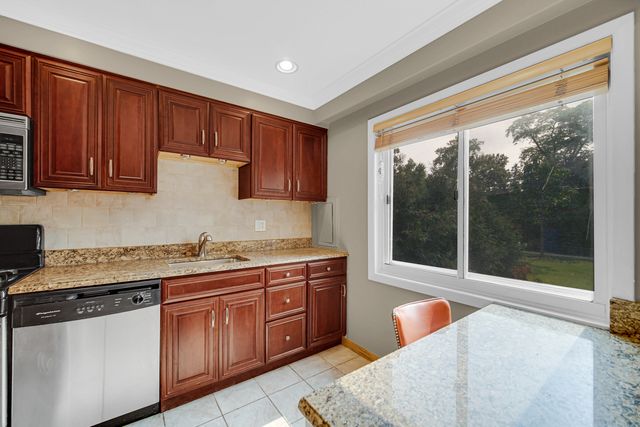 662 Carriage Hill Drive, Glenview, IL 60025