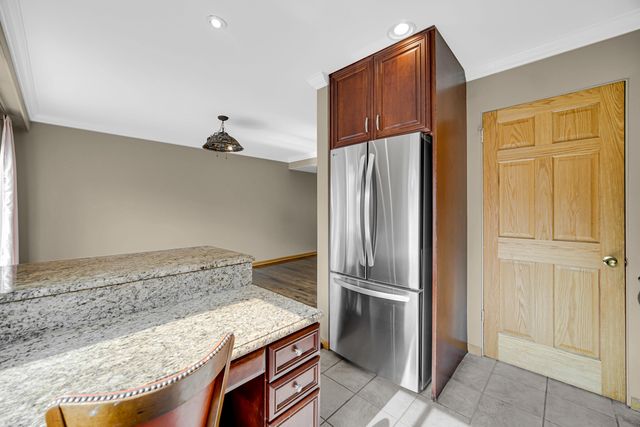 662 Carriage Hill Drive, Glenview, IL 60025