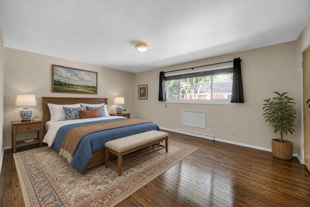 662 Carriage Hill Drive, Glenview, IL 60025