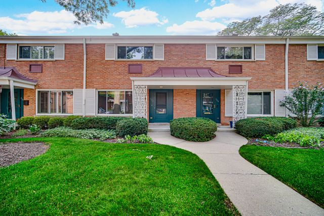 662 Carriage Hill Drive, Glenview, IL 60025