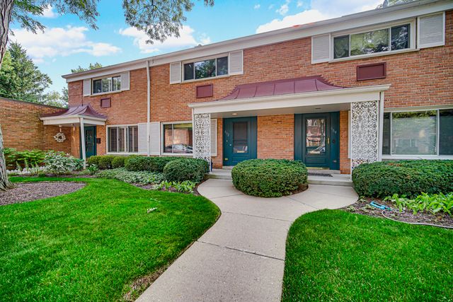 662 Carriage Hill Drive, Glenview, IL 60025