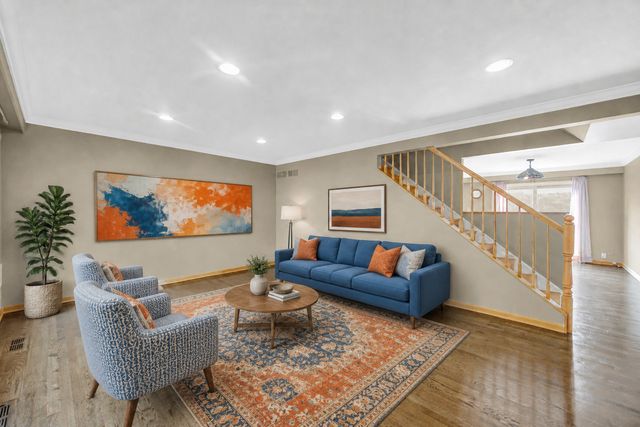 662 Carriage Hill Drive, Glenview, IL 60025
