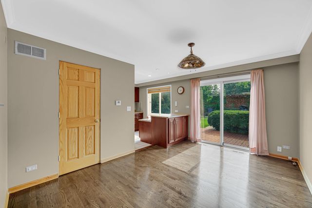 662 Carriage Hill Drive, Glenview, IL 60025