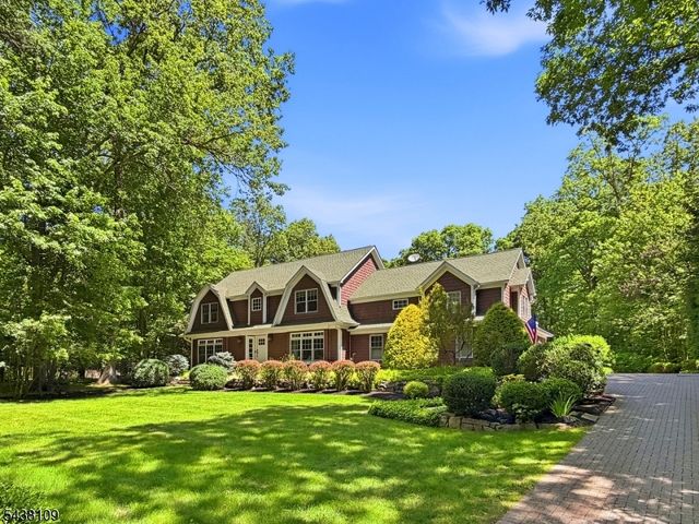44 Brookvale Rd, Kinnelon Boro, NJ 07405