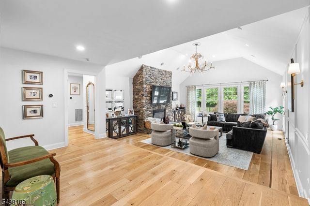 44 Brookvale Rd, Kinnelon Boro, NJ 07405