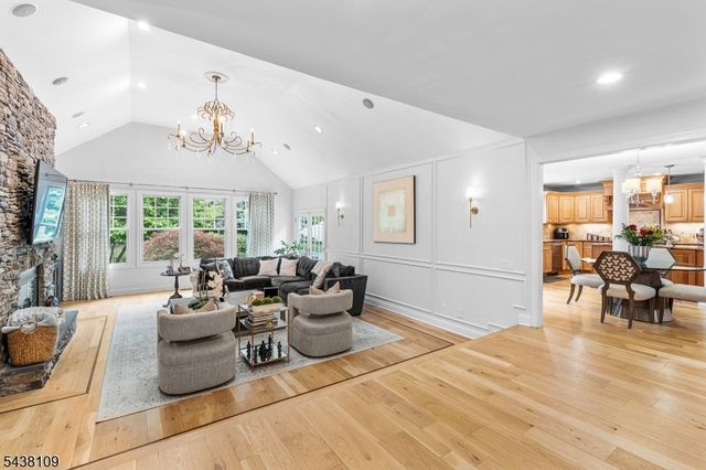 44 Brookvale Rd, Kinnelon Boro, NJ 07405