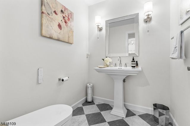 44 Brookvale Rd, Kinnelon Boro, NJ 07405