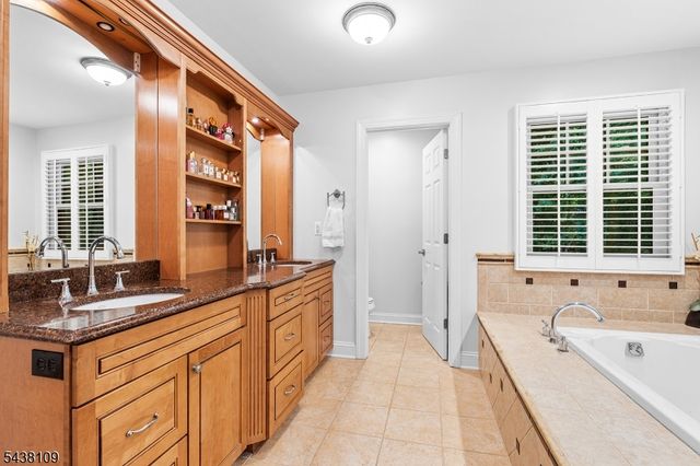 44 Brookvale Rd, Kinnelon Boro, NJ 07405