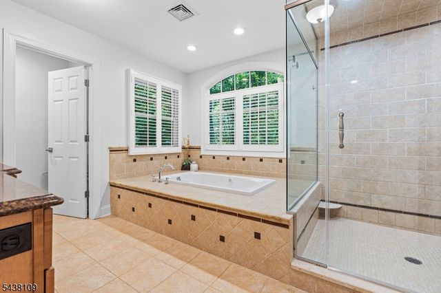 44 Brookvale Rd, Kinnelon Boro, NJ 07405