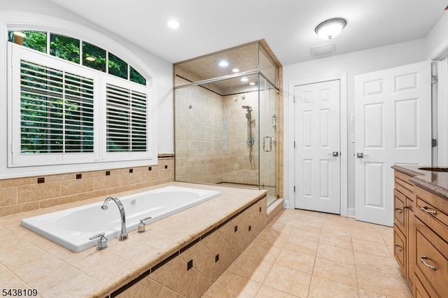 44 Brookvale Rd, Kinnelon Boro, NJ 07405