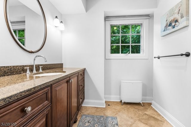 44 Brookvale Rd, Kinnelon Boro, NJ 07405