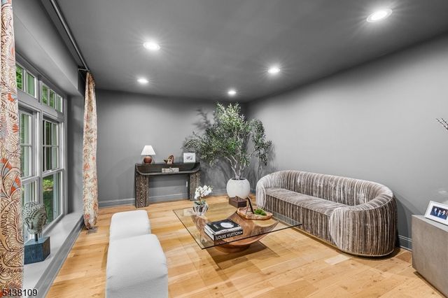 44 Brookvale Rd, Kinnelon Boro, NJ 07405