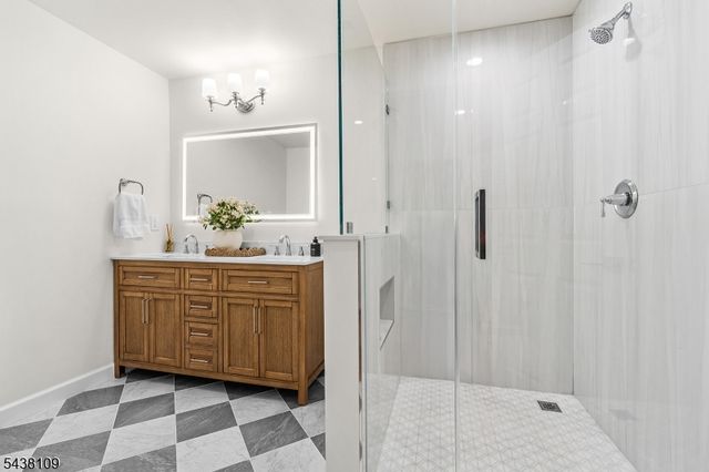 44 Brookvale Rd, Kinnelon Boro, NJ 07405