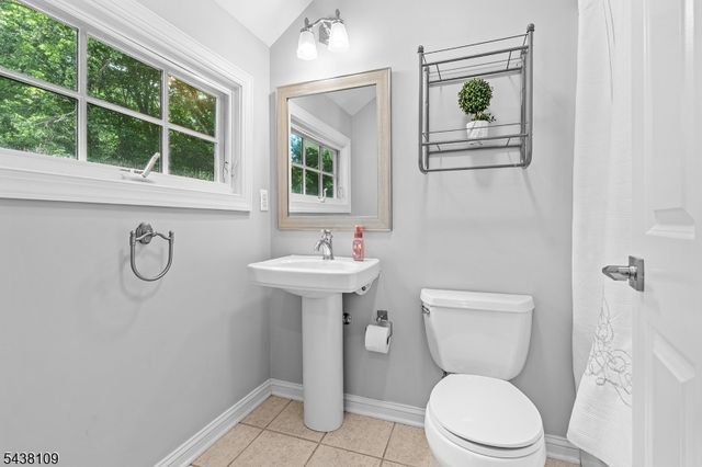 44 Brookvale Rd, Kinnelon Boro, NJ 07405