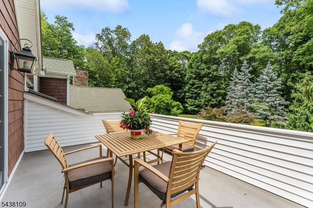 44 Brookvale Rd, Kinnelon Boro, NJ 07405