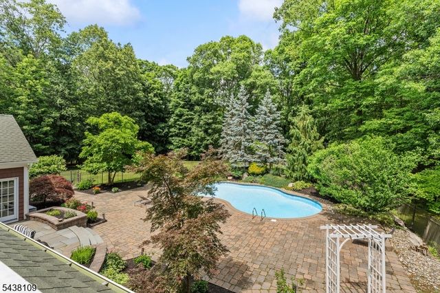 44 Brookvale Rd, Kinnelon Boro, NJ 07405