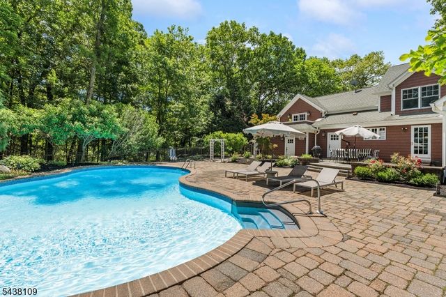 44 Brookvale Rd, Kinnelon Boro, NJ 07405