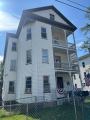 77 Coombs St 3, Southbridge, MA 01550