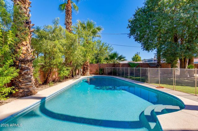 6137 N 16TH Drive, Phoenix, AZ 85015