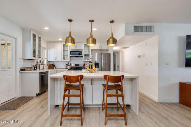 6137 N 16TH Drive, Phoenix, AZ 85015