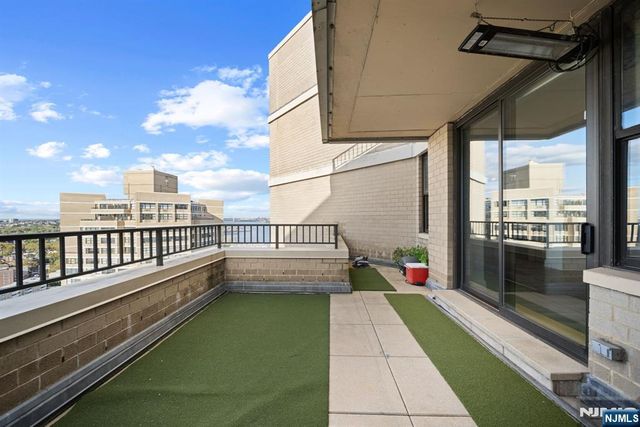 7002 Boulevard E PH 43A, Guttenberg, NJ 07093