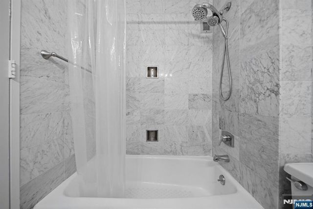 7002 Boulevard E PH 43A, Guttenberg, NJ 07093